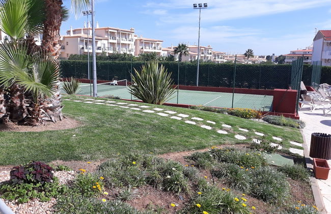 Remarkable 1-bed Apartment in Olhos de Água - Photo 16