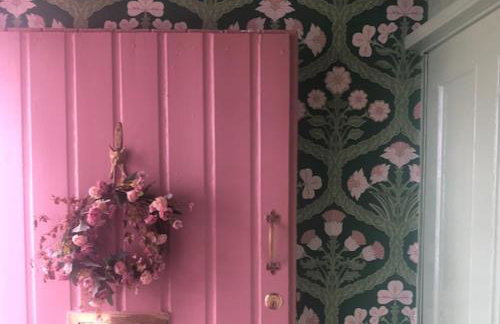 The Pink Cottage upstairs suite & Garden Summer Room - Foto 12