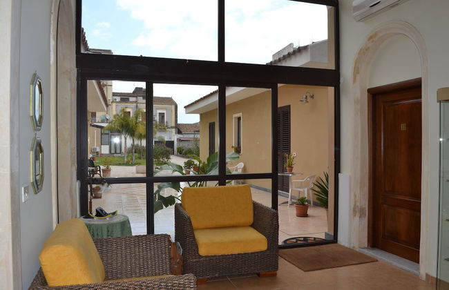 Furnished Studio Flat in Residence - Photo 8