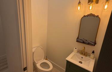 The Onyx - Walk to Falls, Hot Tub, Resort Access, Luxe Approved - Foto 60