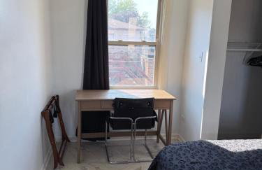Free Parking! Private Rooftop! 3bd near downtown! - Photo 12