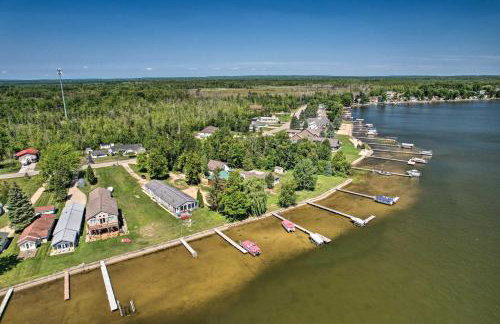 Houghton Lake Family Getaway with Fire Pit! - Foto 36