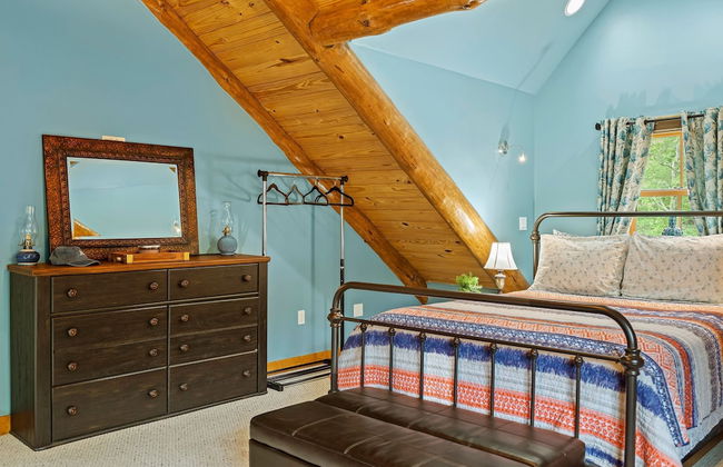 The Bigwood Cabin by Avantstay Hot Tub Firepit Pool Table Private Yard - Photo 33