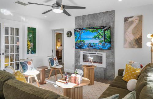 Stunning Gem Home w Heated Salt Pool & Game Room - Foto 13