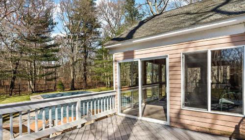 Entire Saunderstown Home with Pool - Foto 2