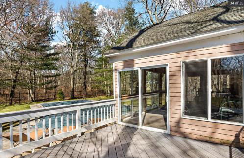 Entire Saunderstown Home with Pool - Foto 2