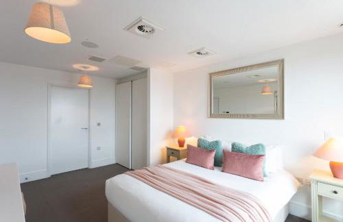 2 Bed 2 Bath Penthouse With Amazing Views with Free Parking - Foto 18