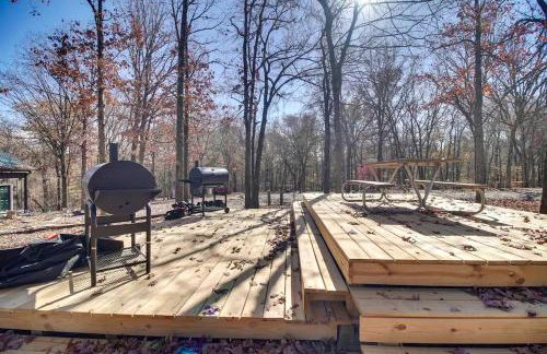 Peaceful Woodland Cabin with Screened Porch & Arcade Near Siloam Springs City Lake, Gentry, AR - Foto 25