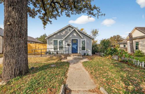 Walk to stadium! Cozy 2BR home - historic district - Photo 2
