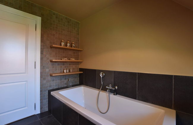 Tasteful Mansion in Lichtervelde with Hot Tub - Photo 36