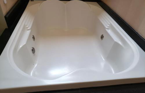 Casa Duplex Iriri - Banheira e Piscina - Foto 4