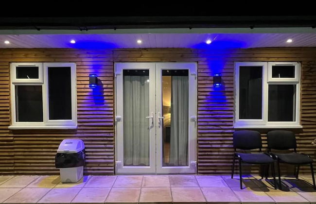 Remarkable 1-bed Studio in Staines - Surrey - Photo 1