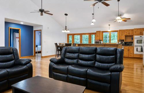 Serene Rustic Retreat with Lake - Photo 12