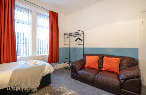 3 Bed-Free Parking-Close to City-by Holiday Homes - Foto 11