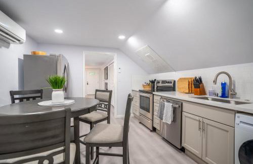 Burien's Top Unit with Spa-Inspired Bathroom - Foto 14