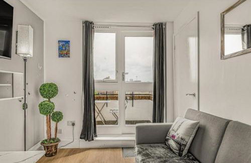 Amazing Marina-Overlooking 1Bed - Photo 23