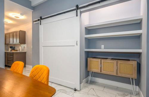 Prime Walnut Hills, 5min to UC, Lux King Beds, Sleep 6ppl, Smart TVs - Foto 29