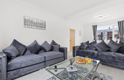 4 Bed Home sleeps 7 close to Cheshire Oaks Princes Rd - Photo 14