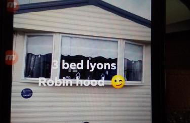 Deluxe 3 bedroom Lyons Robin hood oaklands with free wifi free sky - Photo 1