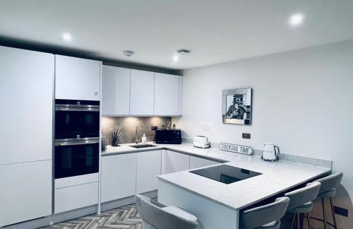 DESIGNER HOUSE - University of Glasgow / Central Glasgow 'Hillhead' West End G12 - Luxurious & Contemporary Detached House / Terrace / Garden / 'electric car charging' Garage Parking - Foto 29