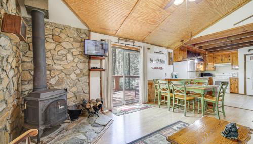 Spring Creekside Getaway at Whittier Cabin with Deck - Foto 4