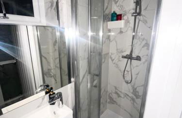 THE ROYAL BOUTIQUE REGENT LODGE by LONDON , SLEEP 8 - Foto 8