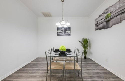 Tranquil 3BR I Free Parking I Workspace - Foto 14