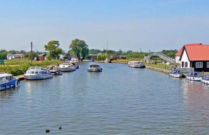 2 Storey 3 Bedroom Chalet -Outdoor Swimming Pool - sleeps up to 6 - 5 min walk to the Beach, near Broads and Great Yarmouth - Foto 15