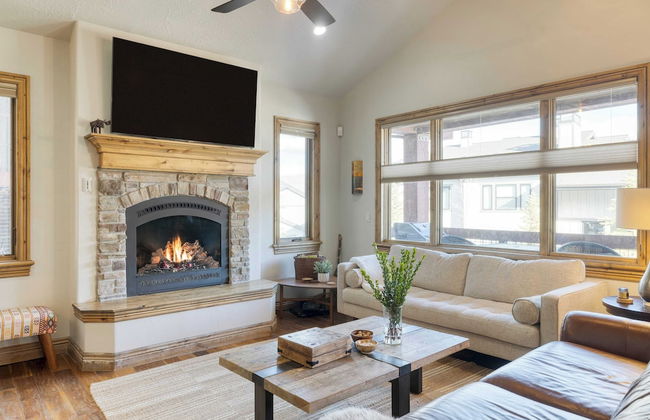 Blue Skies Lakeside Family-friendly Getaway w/ Hot Tub & BBQ - Foto 4