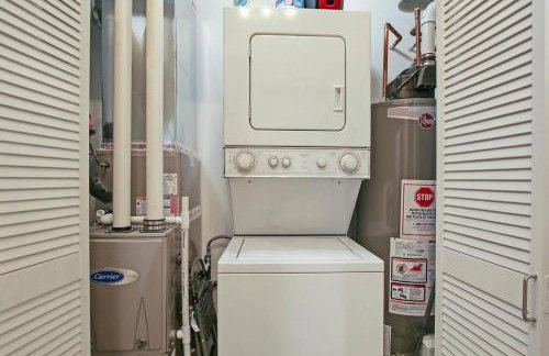 1BR Adorable Apt with In-unit Laundry - Lake 206 rep - Photo 6