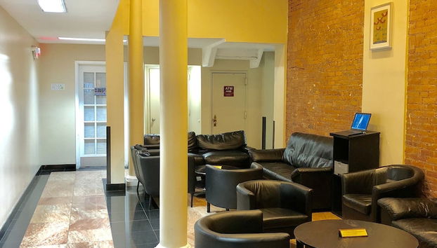 Coin salon dans le hall