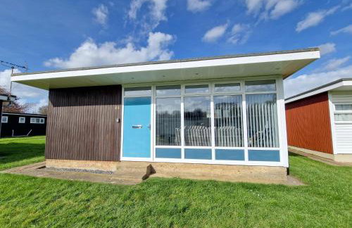 67 Broadside Holiday Chalet near Broads & Beaches - Photo 7