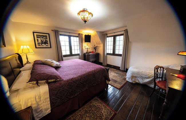 Castle on Glen - 3 Bedroom Home - Photo 4