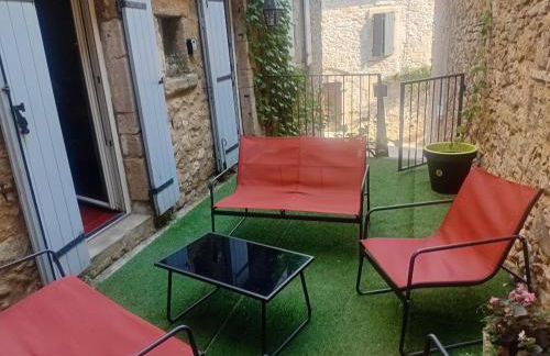 Grande maison en pierre au coeur du village provençal du XIe siecle 10 personnes - Foto 8