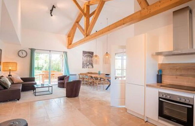 Spacious and Modern Villa With Large Garden and BBQ Area - Foto 25