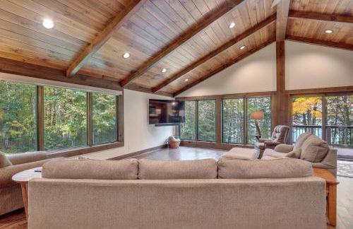 Impressive Presque Isle Lake House with Water Access - Foto 5