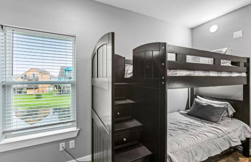 Relax And Sea NEW Luxury Canal-View Escape Gated Community Firepit and Decks - Foto 29