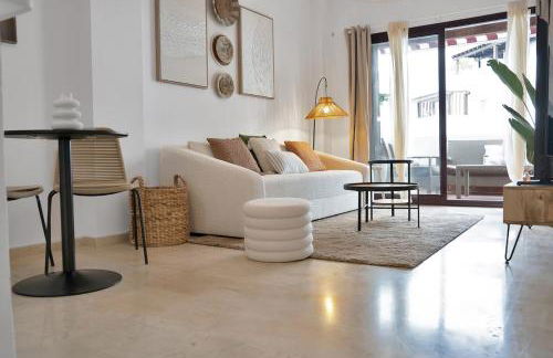 Elegance and luxury with a pool in Miraflores Golf - CASA GOLF RIVIERA PARK 3 2 E - Photo 4