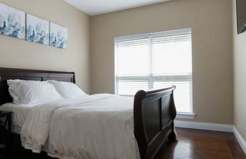 Quiet 3BR Escape, 4 TVs, Kitchen, Parking -F- - Foto 23