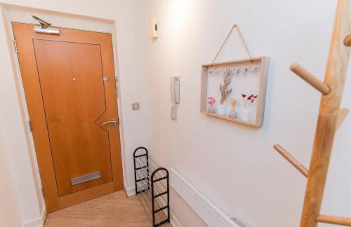 Stylish 2-Bed Apartment, City Centre Gem, 1 min walk to Train Station, Free parking - Foto 31