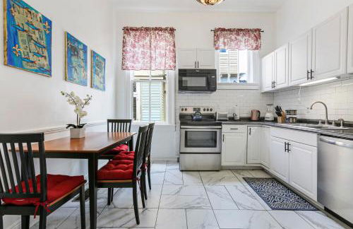 Uptown Spacious 4BD/3BA with Historic Charm - Foto 16