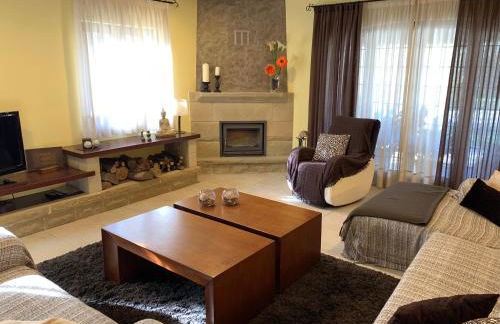 Magnífica Villa Familiar Con Piscina a 8Km Playa - Photo 8