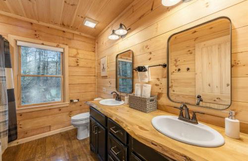 Family fun, romantic Hot Tub, Firepit, King Bed 15 min from Blue Ridge & Ellijay - Foto 26