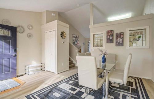 4BR w Fireplace Backyard BBQ near Peterson AFB - Foto 16