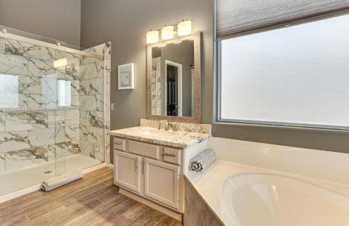 Game Room and Backyard Oasis Avondale Group Getaway - Foto 17