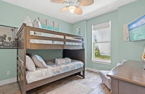 Seafoam – Beautiful 3BR Home with Heated Private Pool - 4 Min Walk to Beach! - Foto 47