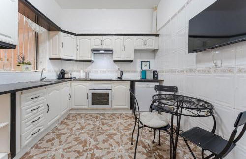 7BR House for 14 Guests with Big Terrace - Bonita Paradise - Foto 17