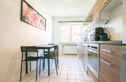 Tolstov Apartments - 1 , 3 and 4 Room Apartments - 20 min Messe DUS & Airport DUS - Foto 41