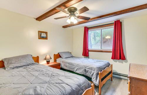 Lake-View Cabin with Furnished Deck in Hadley! - Foto 19