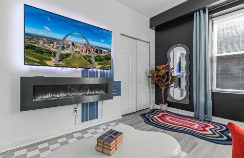 Abstract Haven | Stylish 1BR by Tower Grove - Photo 5